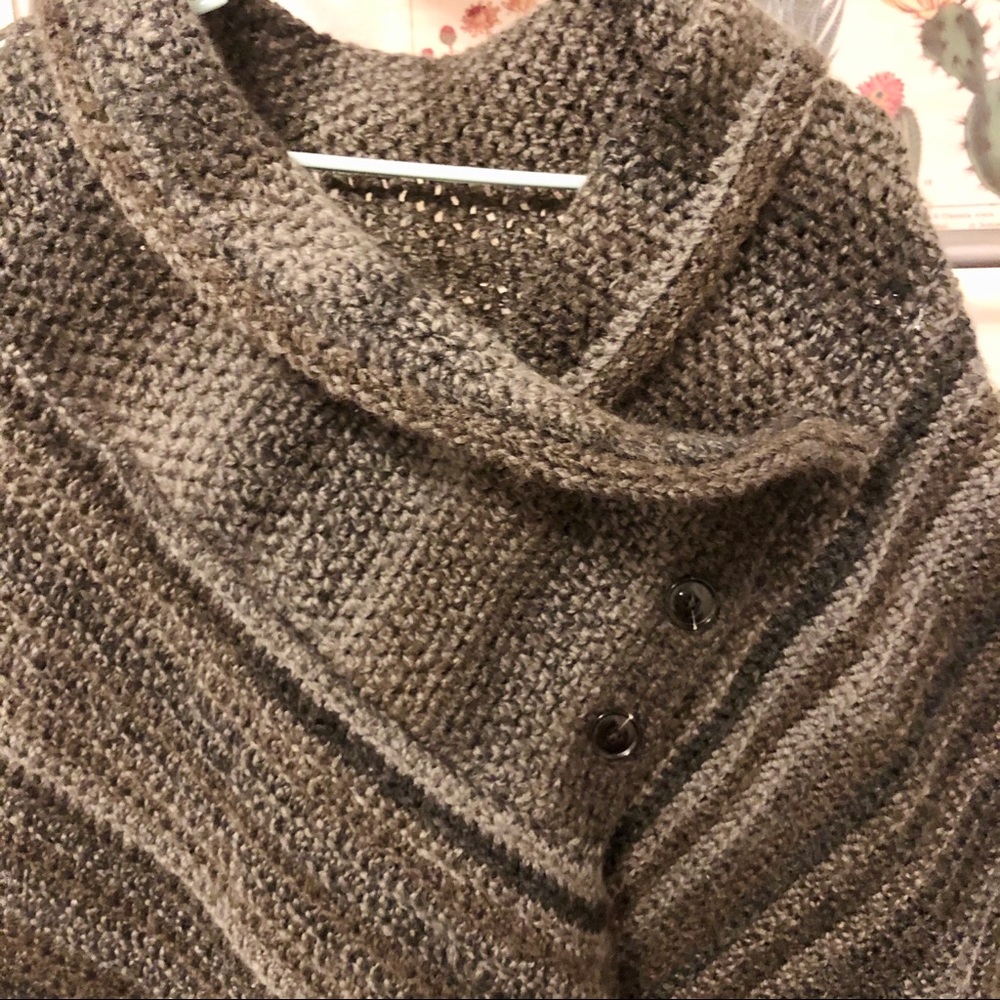 Handmade poncho - Picture 3 of 4
